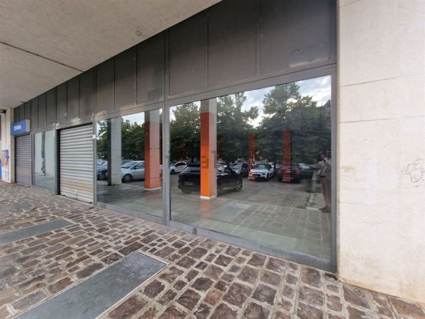 locale commerciale in affitto a Cremona