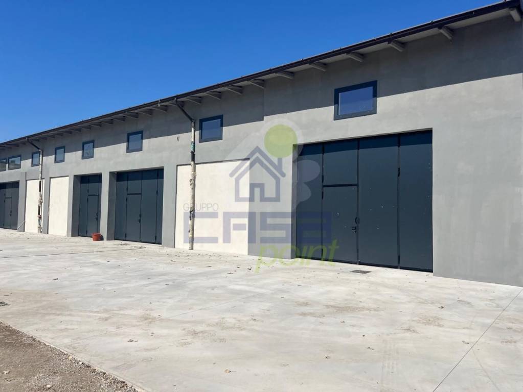 locale commerciale in affitto a Cremona
