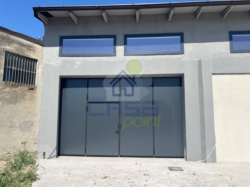 locale commerciale in affitto a Cremona