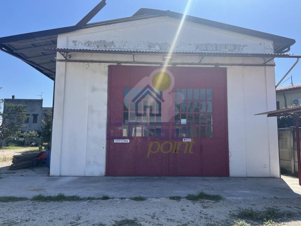 locale commerciale in affitto a Cremona