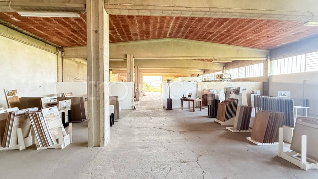 locale commerciale in affitto a Gussola