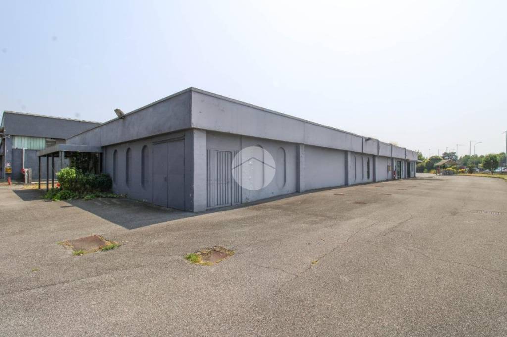 negozio in affitto a Madignano