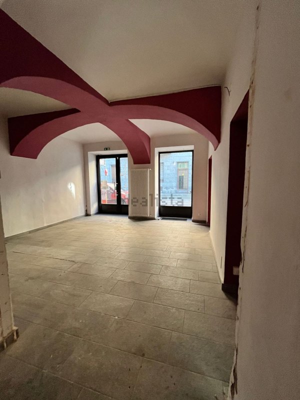 locale commerciale in affitto a Pinerolo