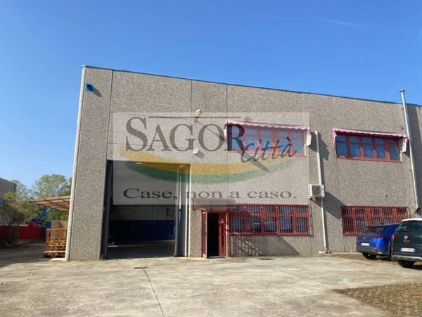 locale commerciale in affitto a Pinerolo in zona Riva