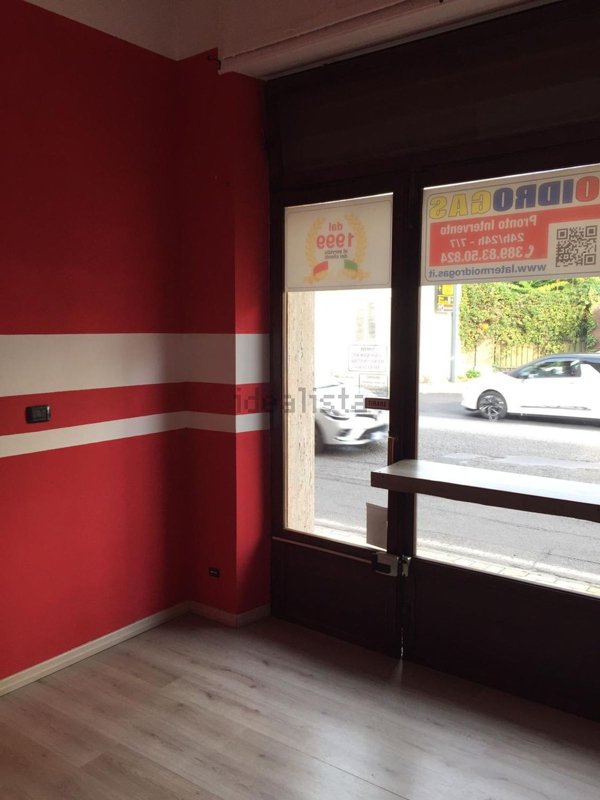 locale commerciale in affitto a Pinerolo