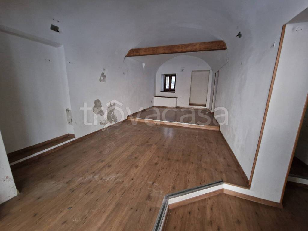 locale commerciale in affitto a Pinerolo