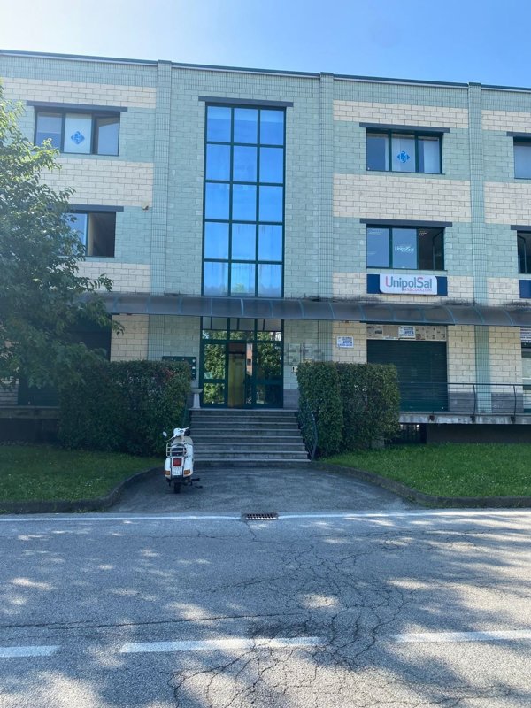 locale commerciale in affitto a Pinerolo