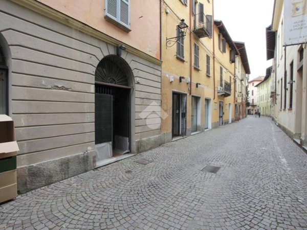 locale commerciale in affitto a Pinerolo