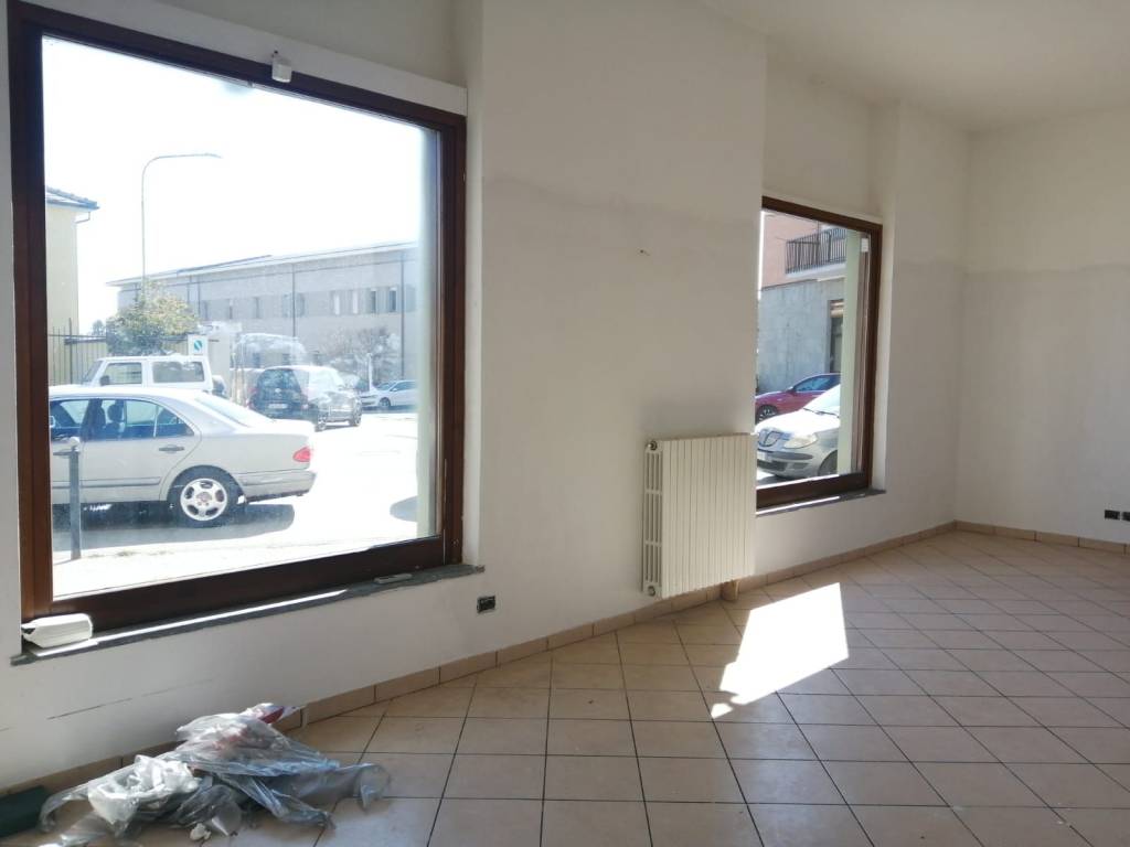 negozio in affitto a Pinerolo