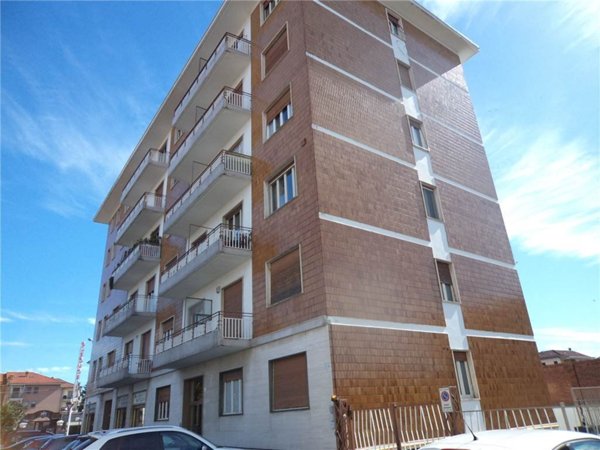 locale commerciale in affitto a Pinerolo