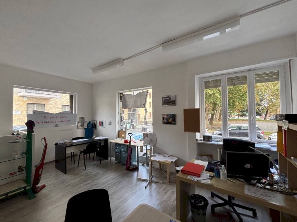 locale commerciale in affitto a Pinerolo