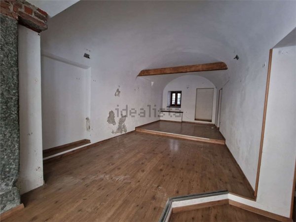locale commerciale in affitto a Pinerolo