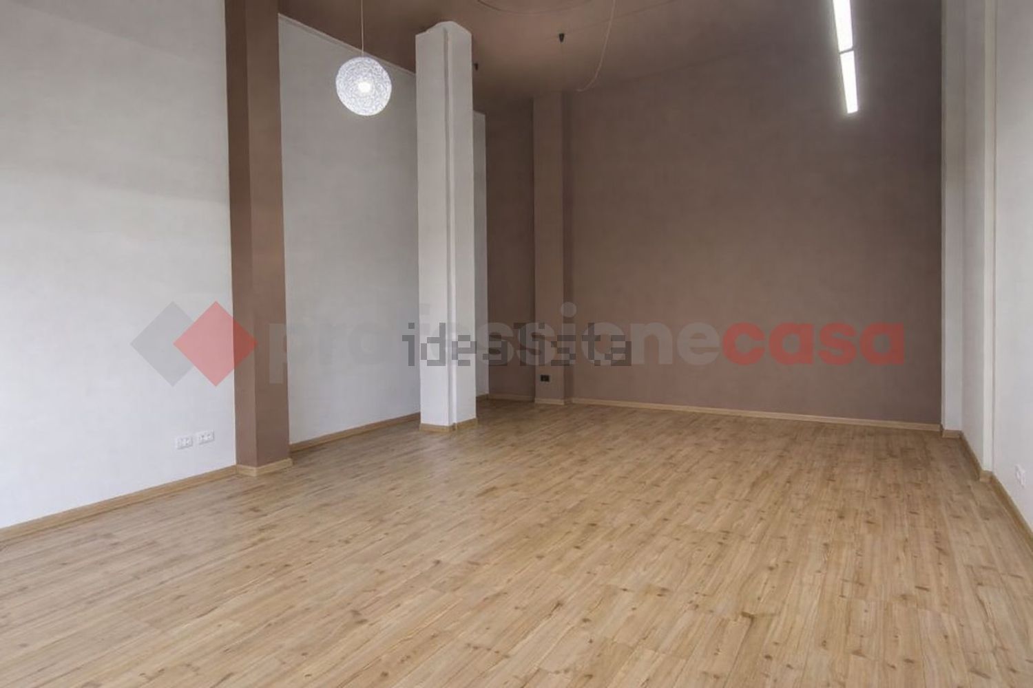 locale commerciale in affitto a Pinerolo