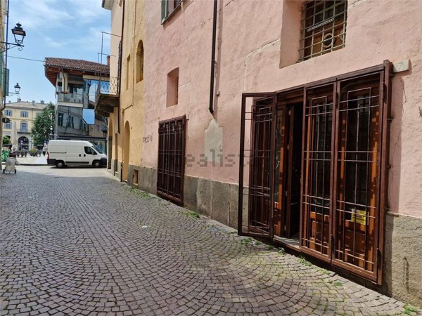 locale commerciale in affitto a Pinerolo