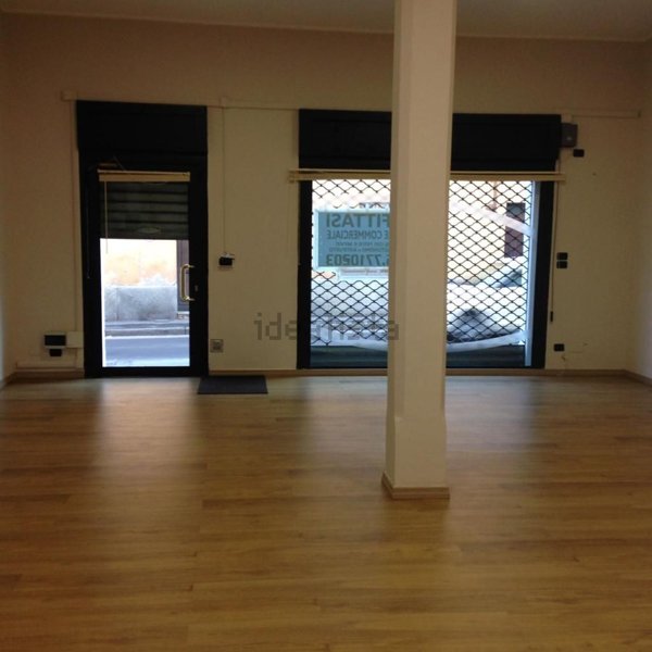 locale commerciale in affitto a Pinerolo