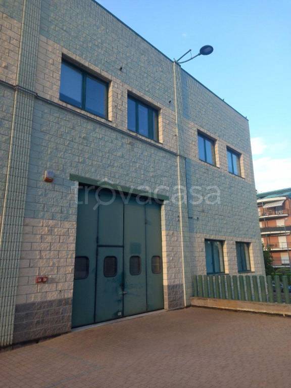 locale commerciale in affitto a Pinerolo in zona Baudenasca