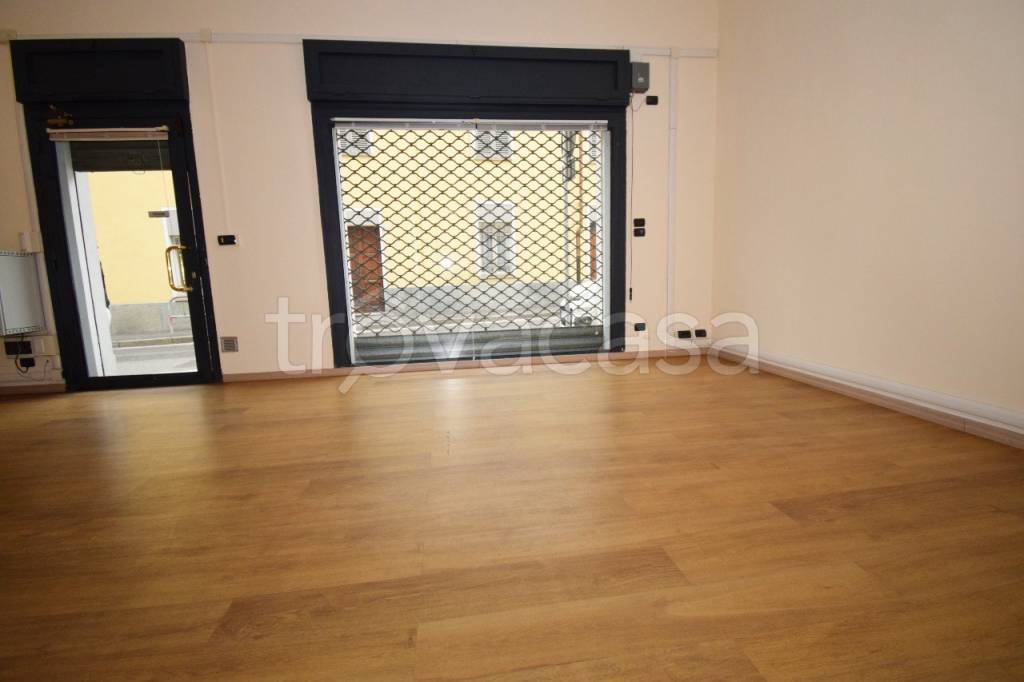 negozio in affitto a Pinerolo