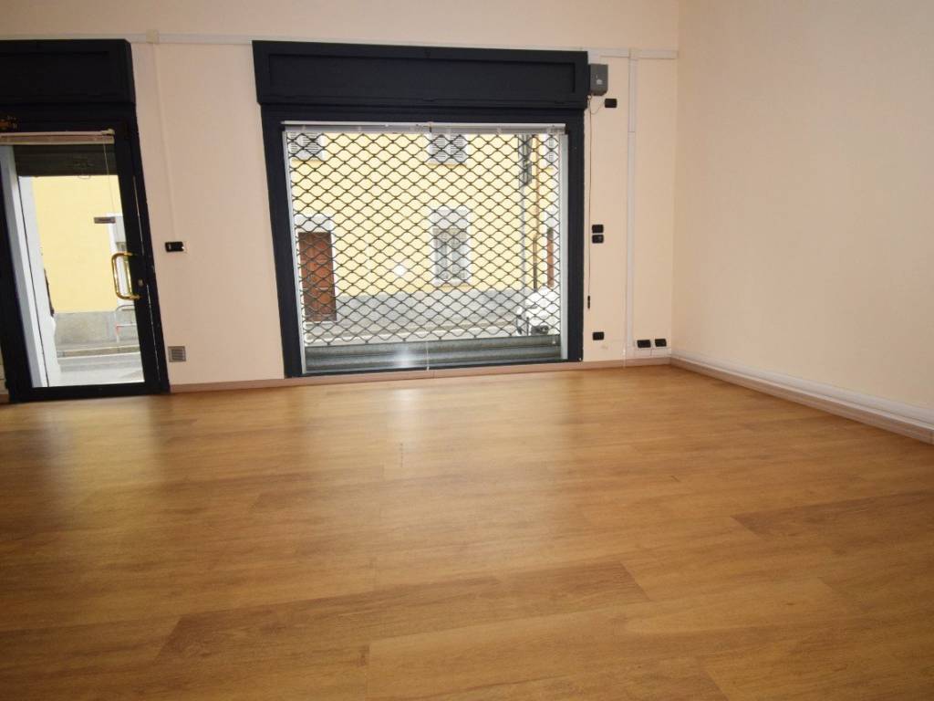 negozio in affitto a Pinerolo