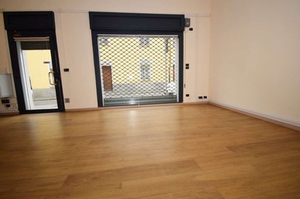 negozio in affitto a Pinerolo