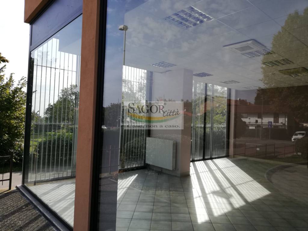 negozio in affitto a Pinerolo