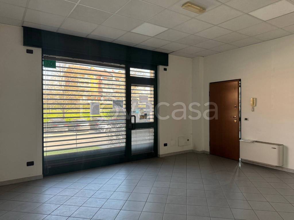negozio in affitto a Pinerolo in zona Baudenasca