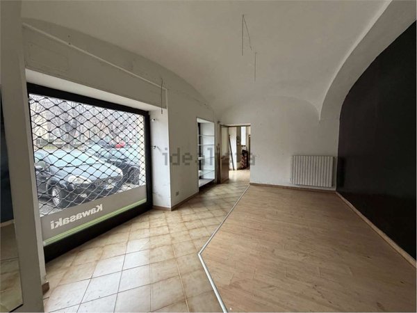 locale commerciale in affitto a Pinerolo