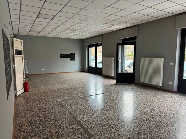 negozio in affitto a Pinerolo in zona Abbadia Alpina