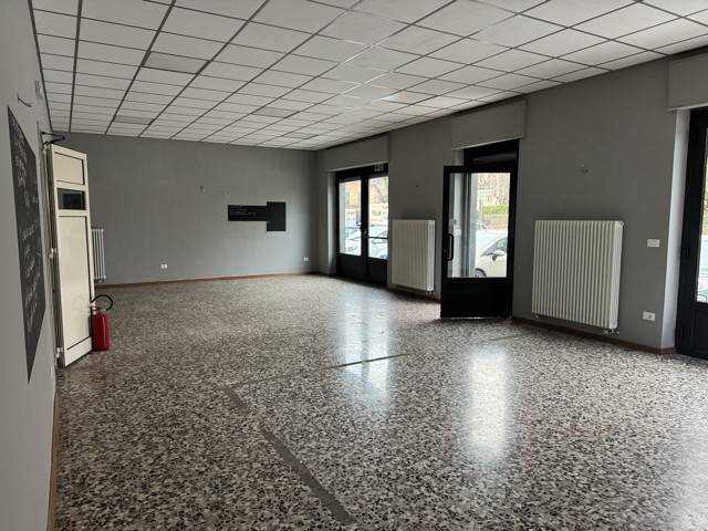 negozio in affitto a Pinerolo in zona Abbadia Alpina