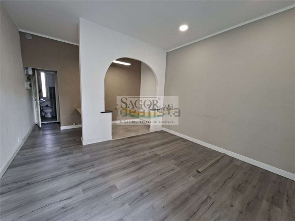 locale commerciale in affitto a Pinerolo