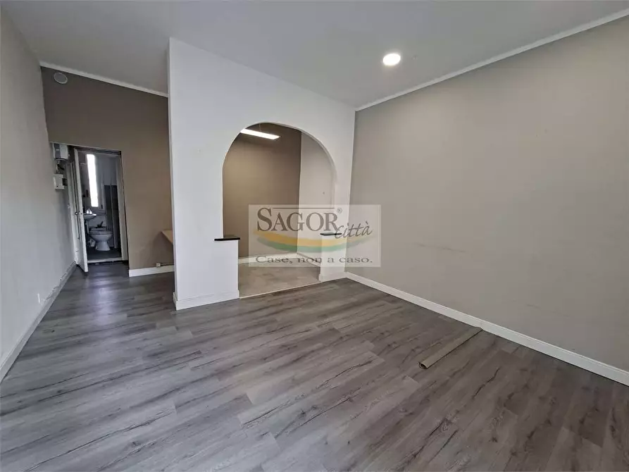 negozio in vendita a Pinerolo