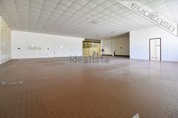 locale commerciale in affitto a Pinerolo