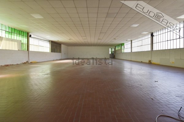 locale commerciale in affitto a Pinerolo