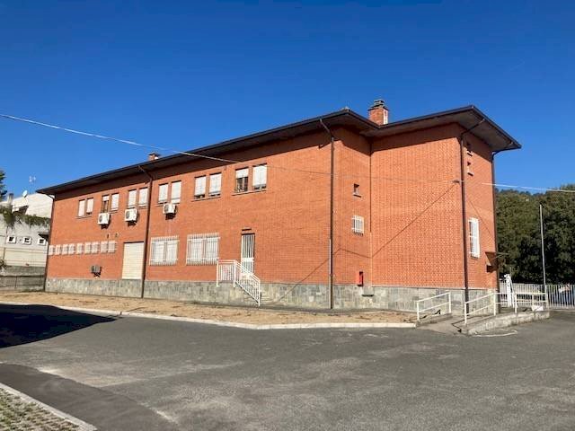 locale commerciale in affitto a Pinerolo in zona Abbadia Alpina