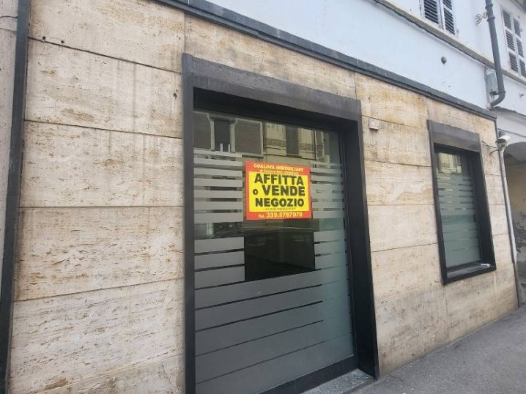 negozio in affitto a Pinerolo