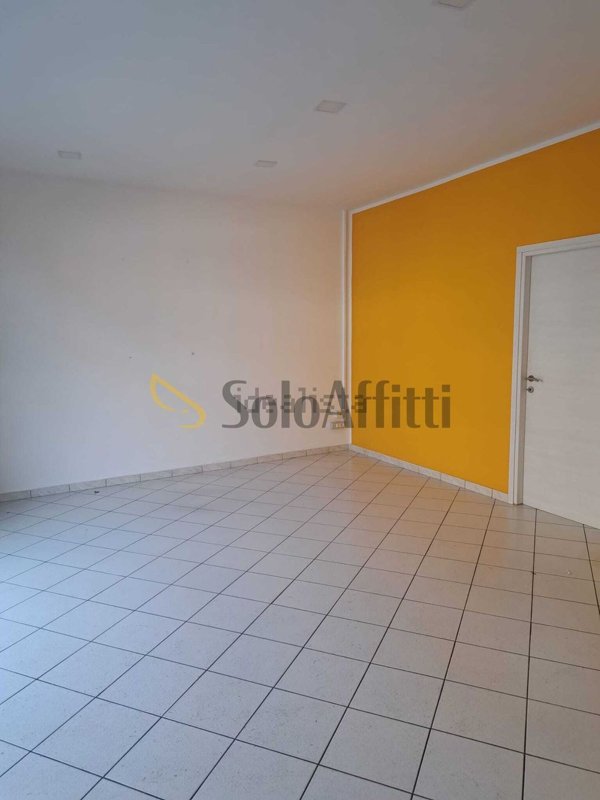 locale commerciale in affitto a Pinerolo