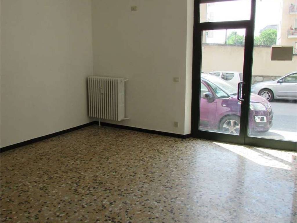 negozio in affitto a Pinerolo