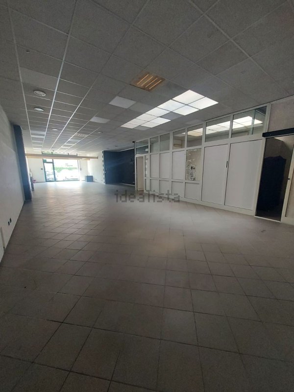 negozio in affitto a Pinerolo