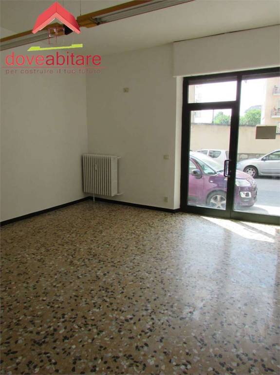 negozio in affitto a Pinerolo