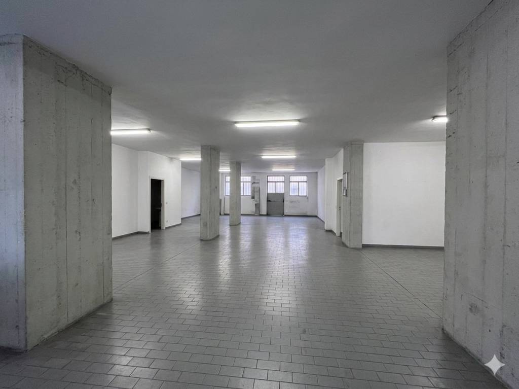 locale commerciale in affitto a Pinerolo