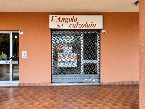 locale commerciale in affitto a Pinerolo