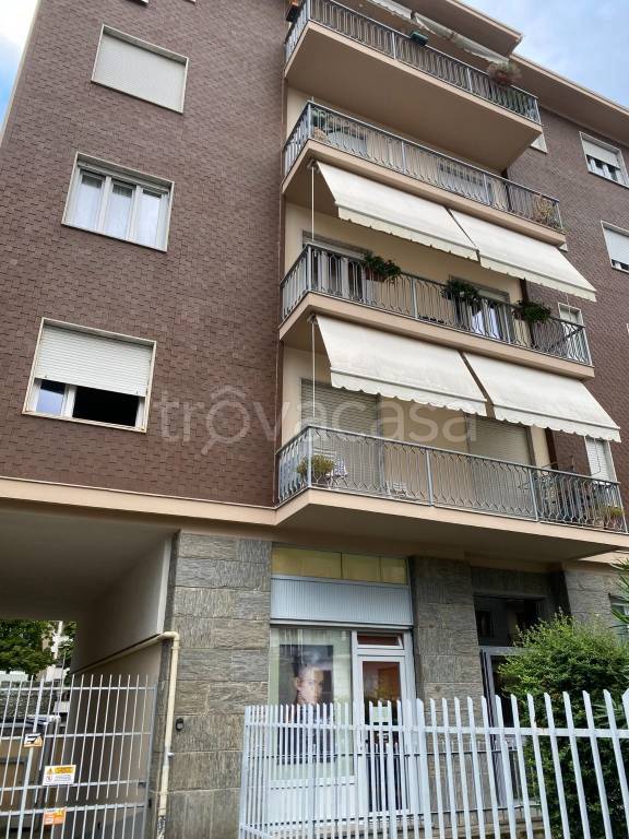 locale commerciale in affitto a Pinerolo in zona Avaro/Tron