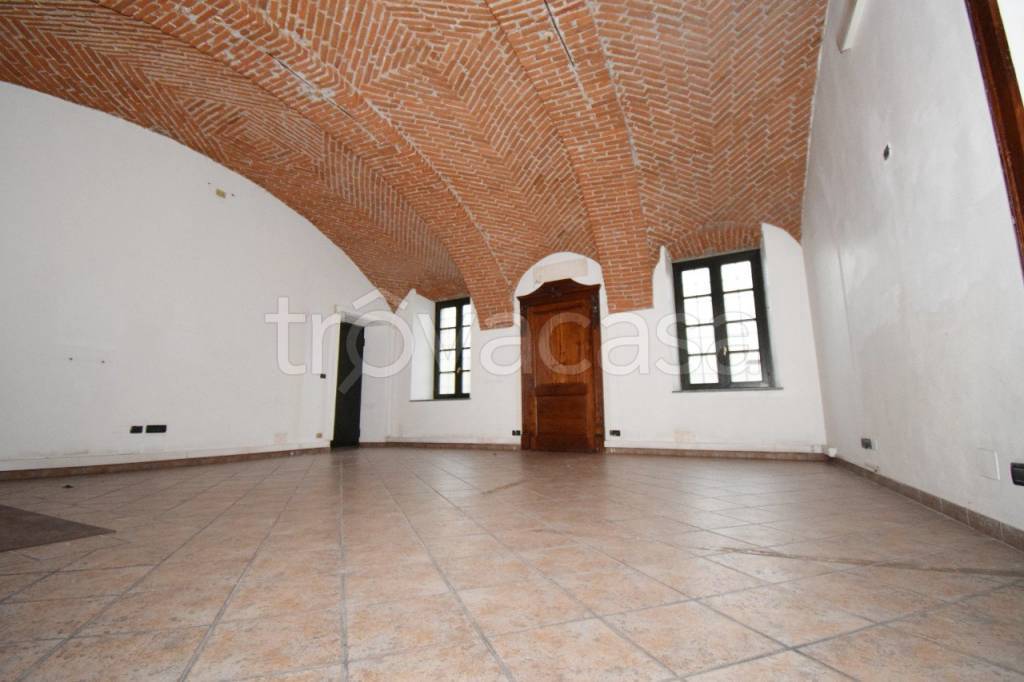 locale commerciale in affitto a Pinerolo