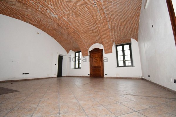 locale commerciale in affitto a Pinerolo