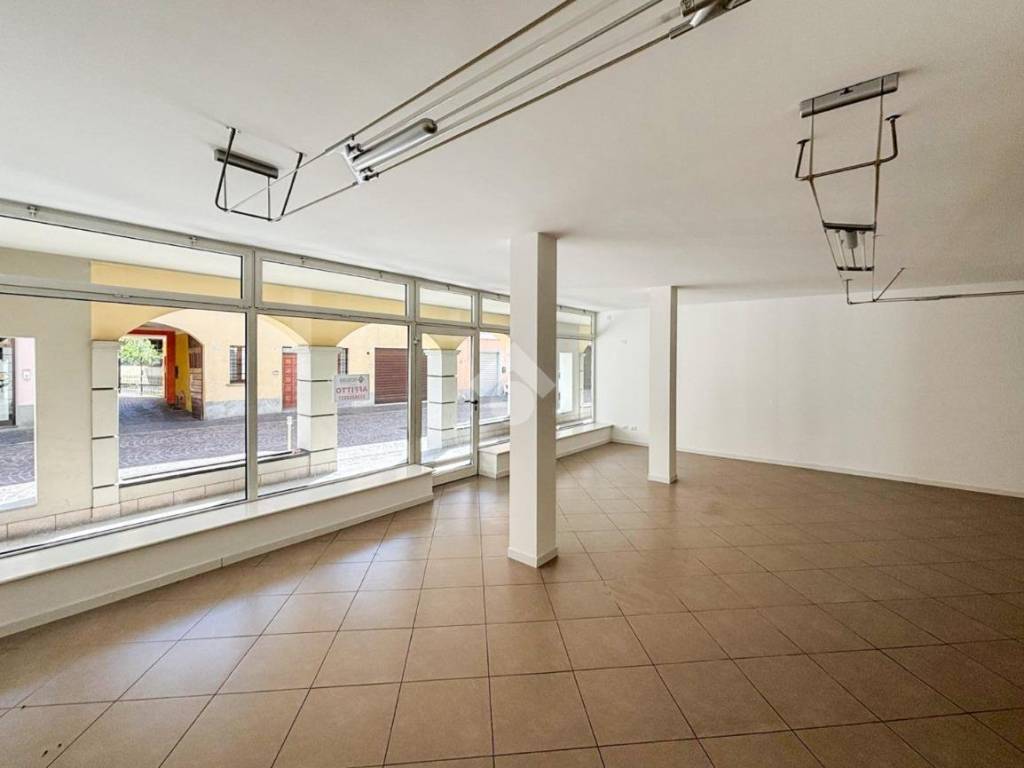 negozio in affitto ad Offanengo