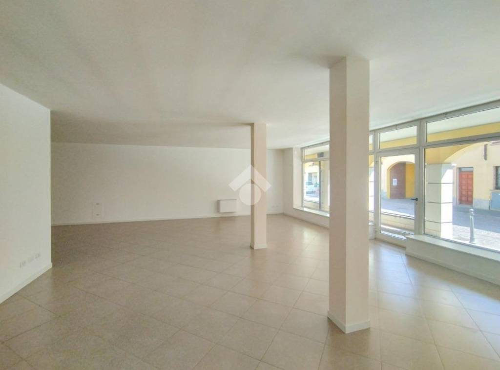 negozio in affitto ad Offanengo