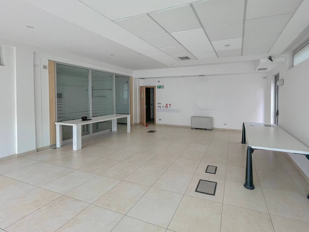 negozio in affitto a Palazzo Pignano in zona Scannabue