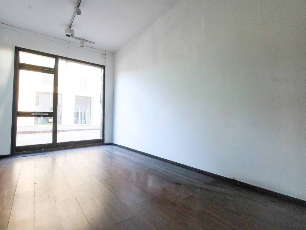 negozio in affitto a Pandino