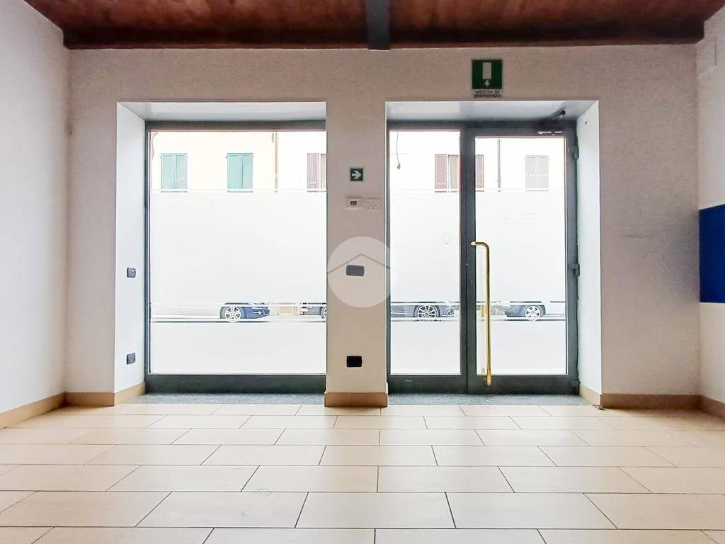 negozio in affitto a Pandino