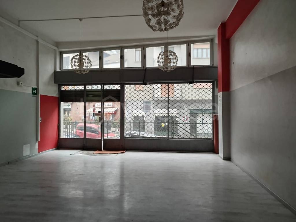 negozio in affitto a Pino Torinese
