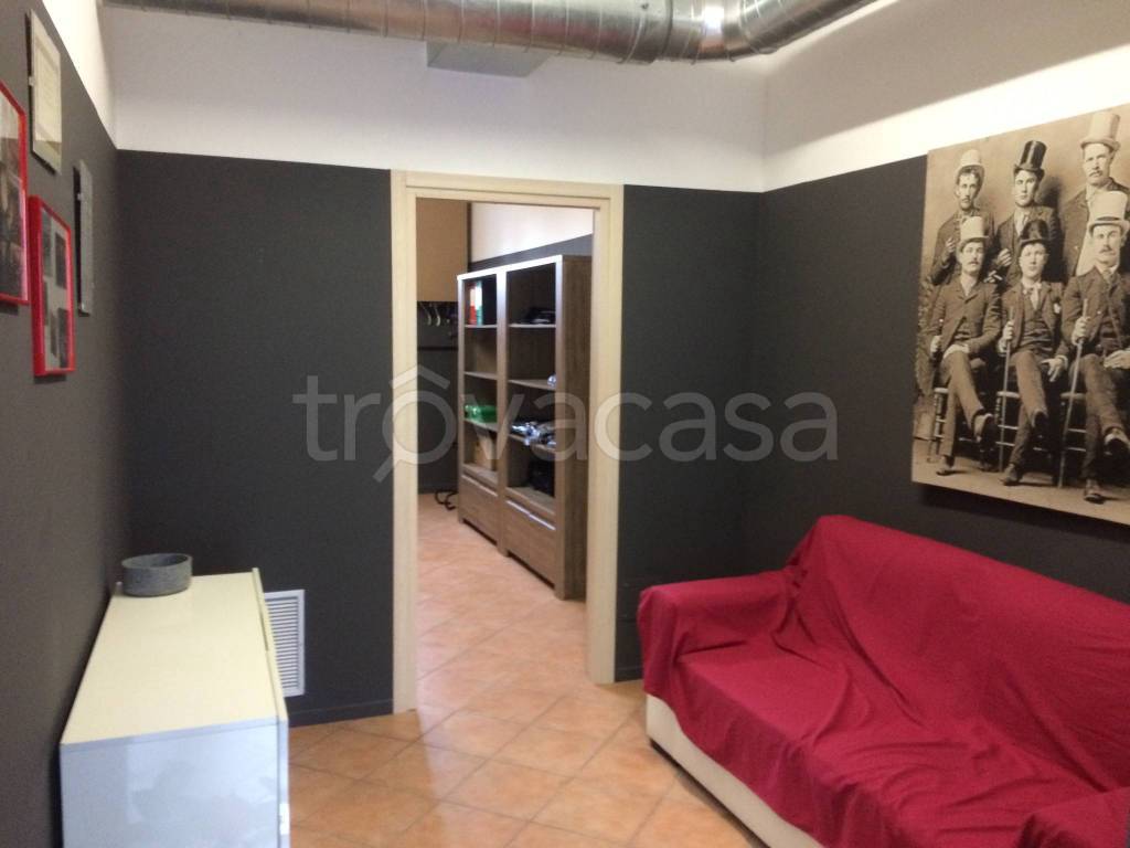 negozio in affitto a Pino Torinese in zona Cento Croci